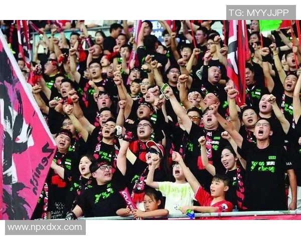 足球明星展现魅力舞姿跳探戈舞引发热潮激情四溢的舞台瞬间令人陶醉