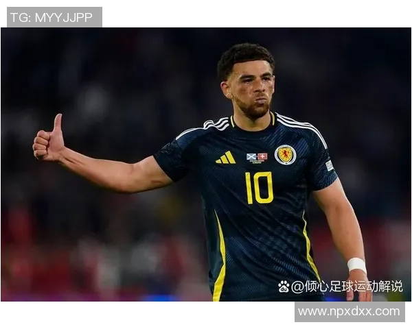 踢著名球员的足球明星如何在绿茵场上展现个人魅力与团队精神